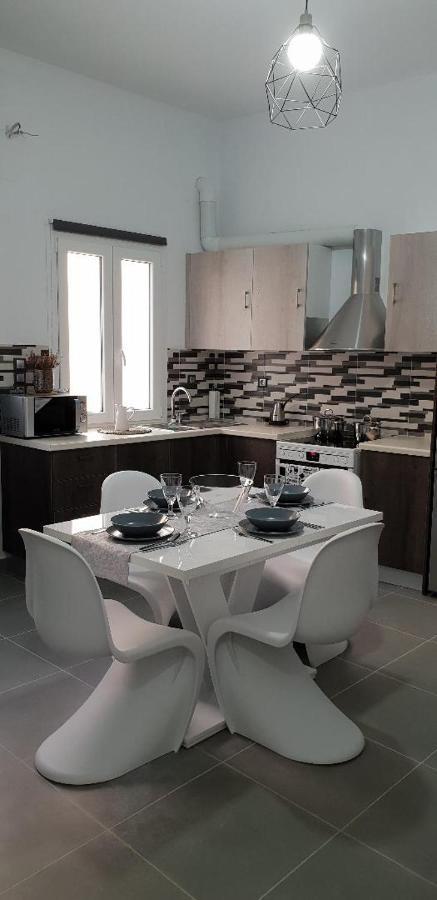 Thania'S House ,4 Minutes From The Center Of Hermoulis Ermoupoli Bagian luar foto