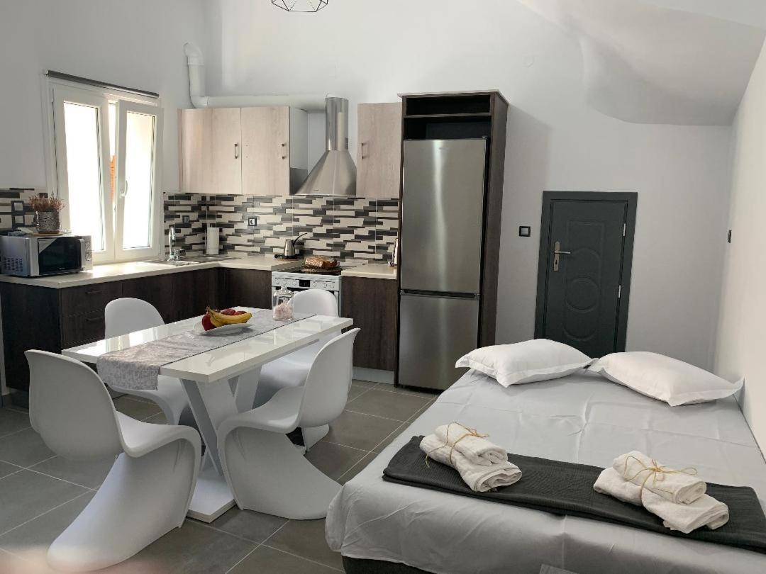 Thania'S House ,4 Minutes From The Center Of Hermoulis Ermoupoli Bagian luar foto