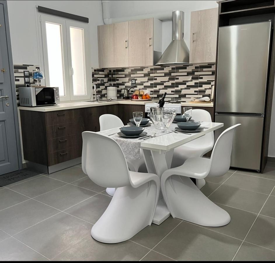 Thania'S House ,4 Minutes From The Center Of Hermoulis Ermoupoli Bagian luar foto