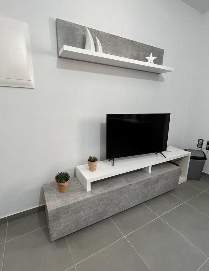 Thania'S House ,4 Minutes From The Center Of Hermoulis Ermoupoli Bagian luar foto