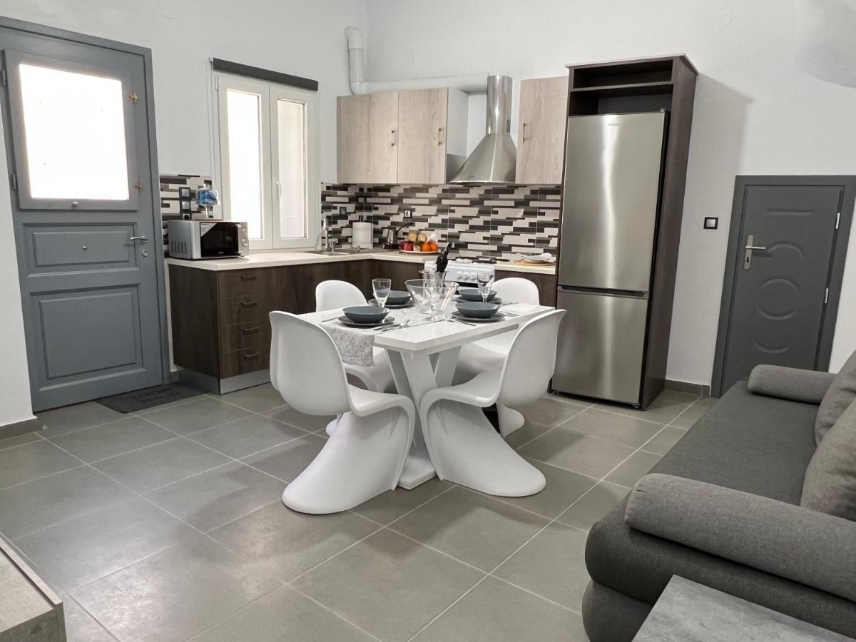 Thania'S House ,4 Minutes From The Center Of Hermoulis Ermoupoli Bagian luar foto