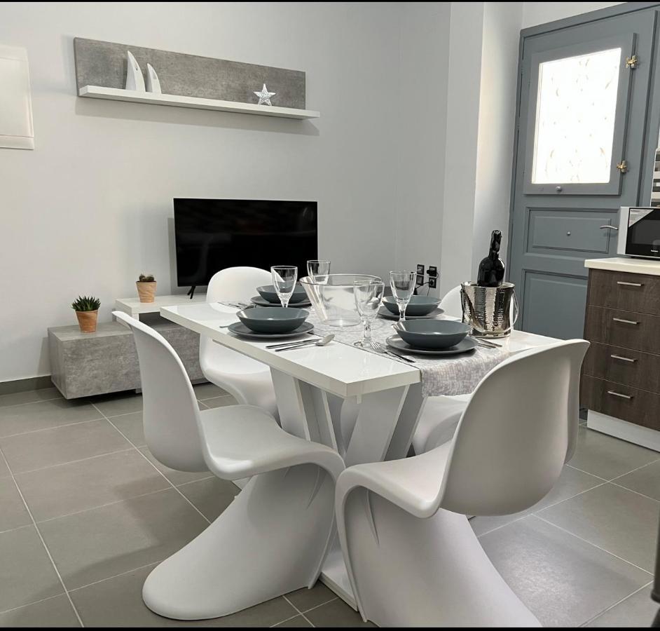 Thania'S House ,4 Minutes From The Center Of Hermoulis Ermoupoli Bagian luar foto