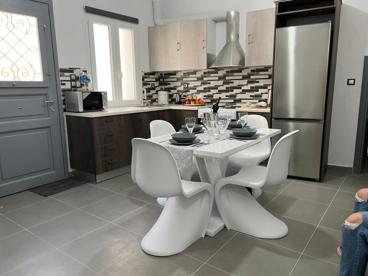 Thania'S House ,4 Minutes From The Center Of Hermoulis Ermoupoli Bagian luar foto