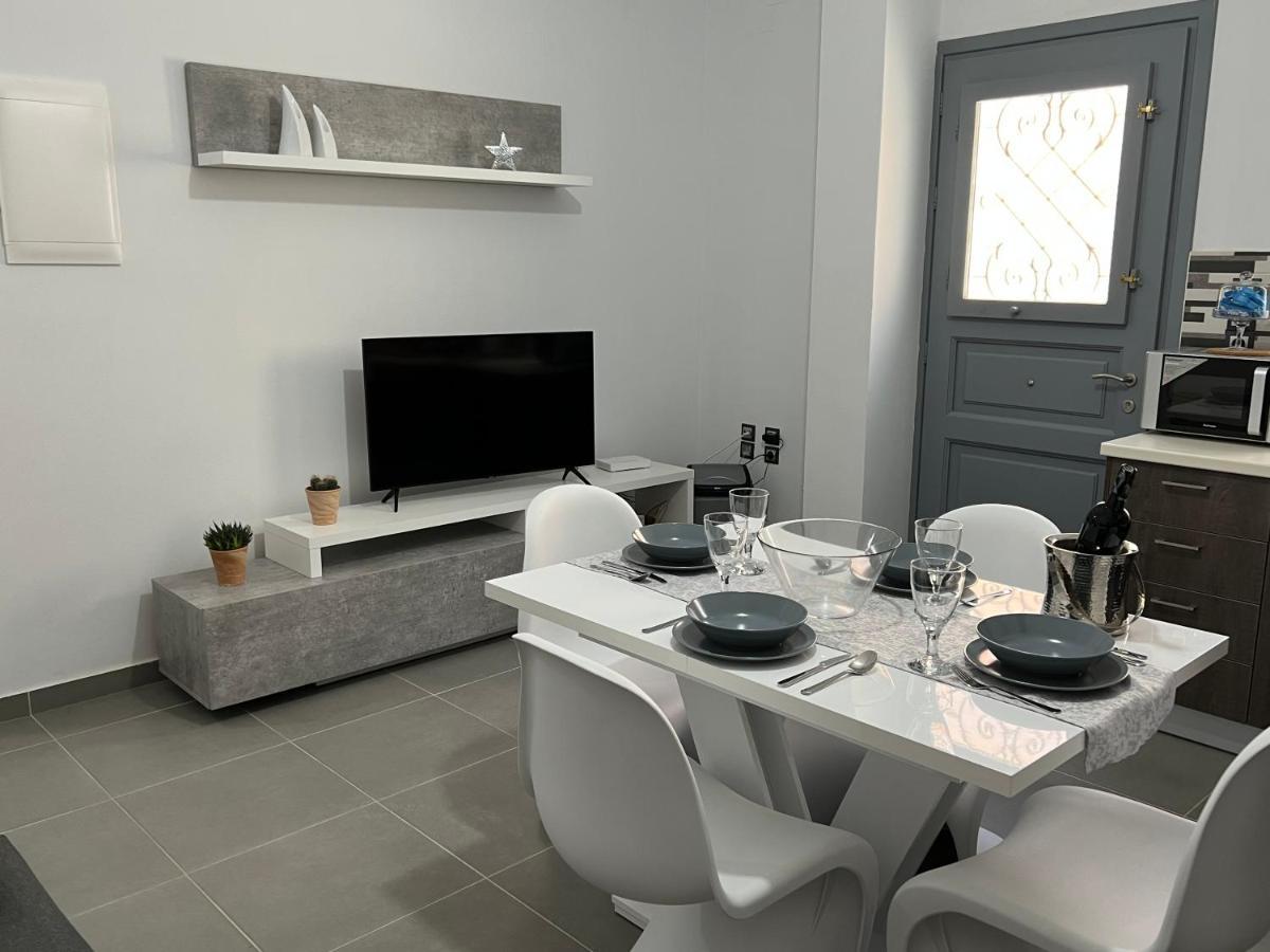 Thania'S House ,4 Minutes From The Center Of Hermoulis Ermoupoli Bagian luar foto