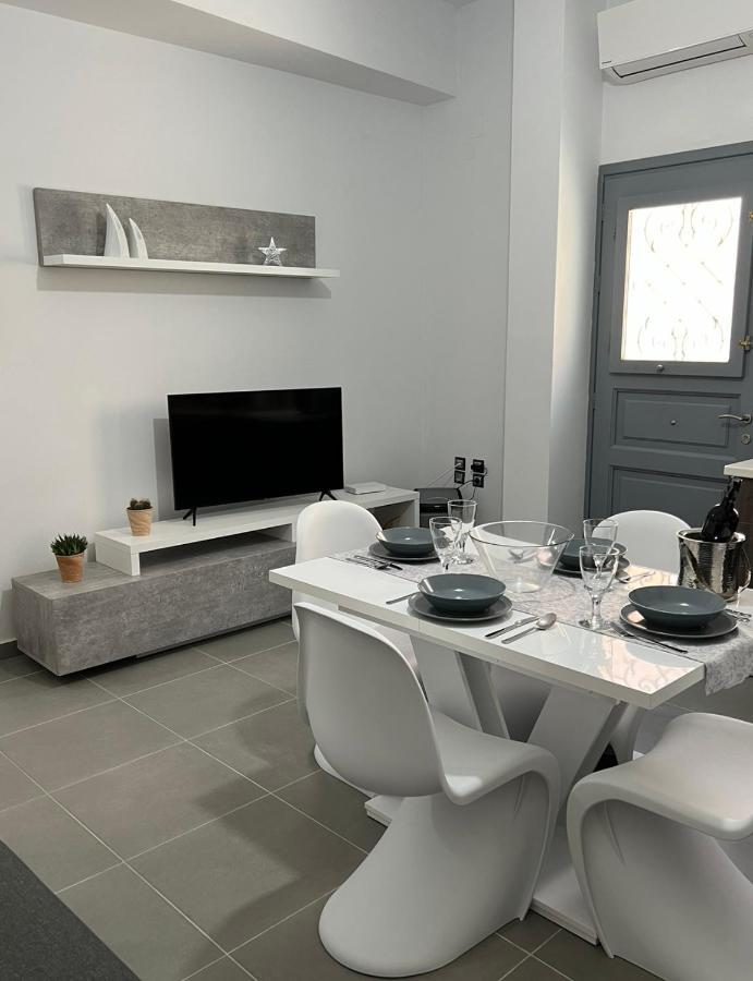 Thania'S House ,4 Minutes From The Center Of Hermoulis Ermoupoli Bagian luar foto